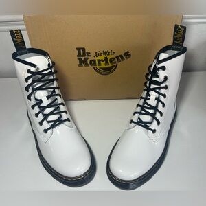 NEW DR. MARTENS WOMENS 8 EYE FLAT COMBAT CASUAL FALL WINTER WHITE PATENT BOOT